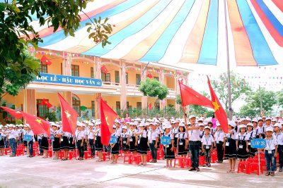 Công khai thông tin về đội ngũ nhà giáo, cán bộ quản lý và nhân viên của trường tiểu học. Năm học 2025– 2026